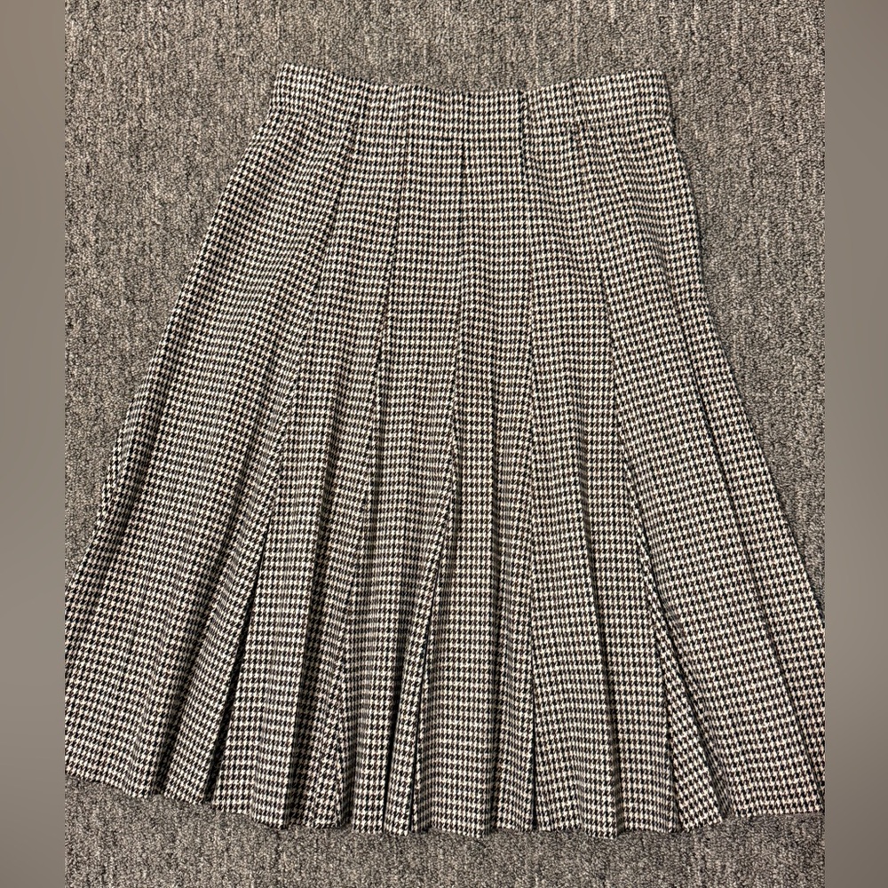 Dress blank below the knee skirt size small